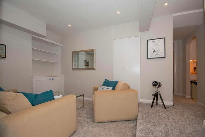 2 Bedroom Flat To Rent In Trinity Road, Wandsworth Common, SW18