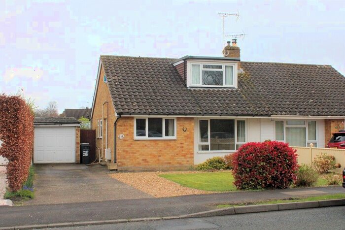 3 Bedroom Bungalow To Rent In Larkhill Road, Yeovil, BA21
