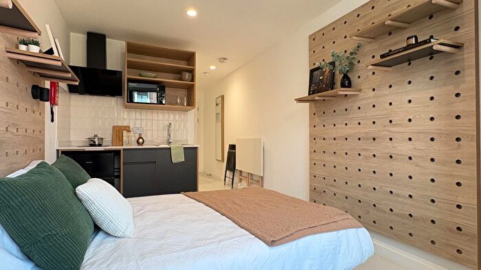 Studio To Rent In Commercial Road, London, E14