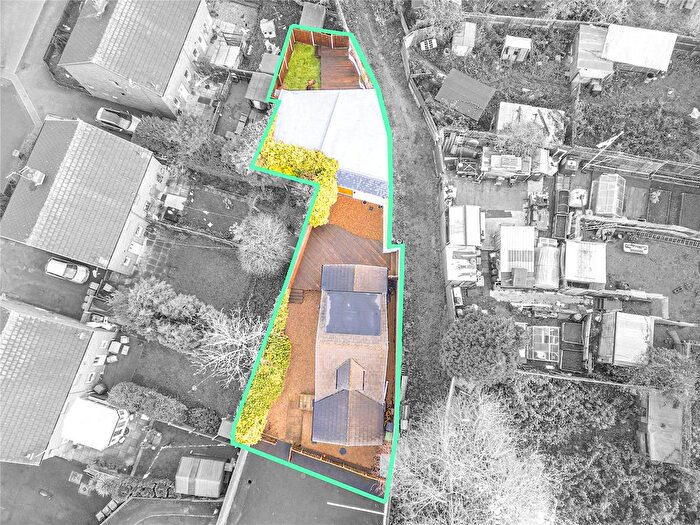 4 Bedroom Bungalow For Sale In Sandon View, Leeds, West Yorkshire, LS10