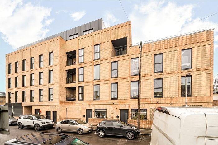 3 Bedroom Maisonette For Sale In Vale Road, London, E7