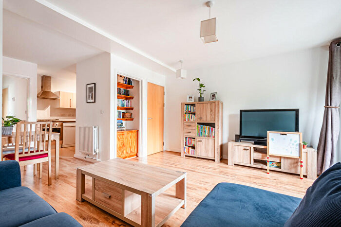 2 Bedroom Apartment For Sale In Triangle Road, E8