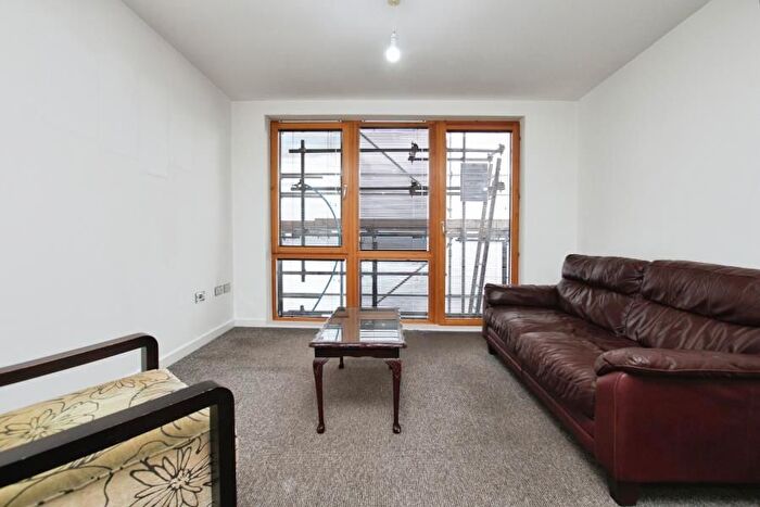 2 Bedroom Flat To Rent In Chimney Steps, St. Philips, Bristol, BS2