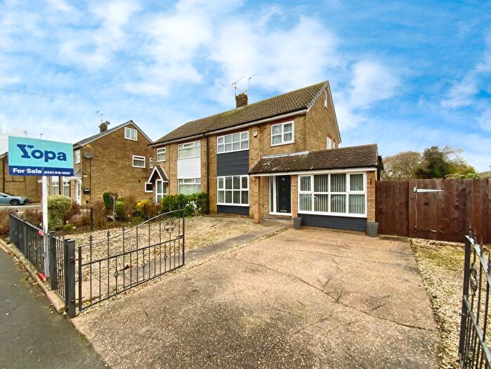 3 Bedroom Semi-Detached House For Sale In Compass Road, Hull, HU6