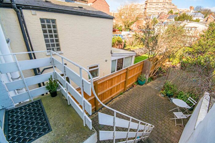 1 Bedroom Flat For Sale In Melford Road, East Dulwich, London, SE22