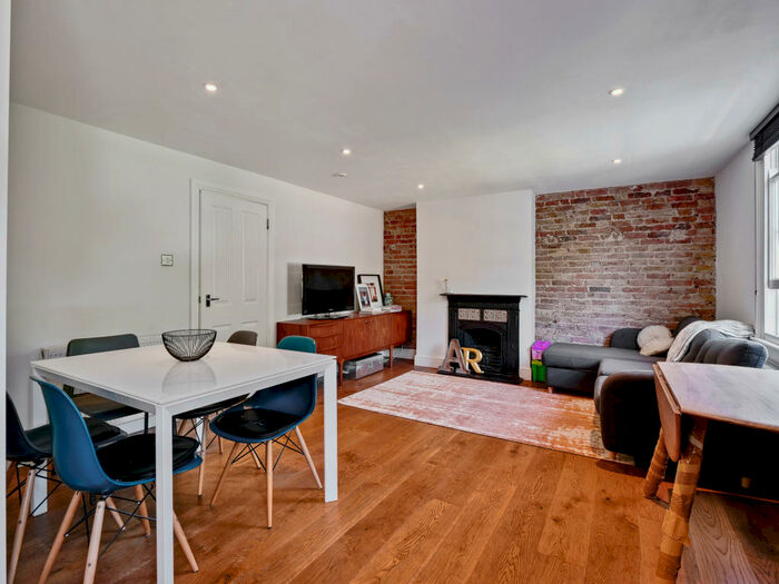 2 Bedroom Flat To Rent In Underhill Road, London, SE22