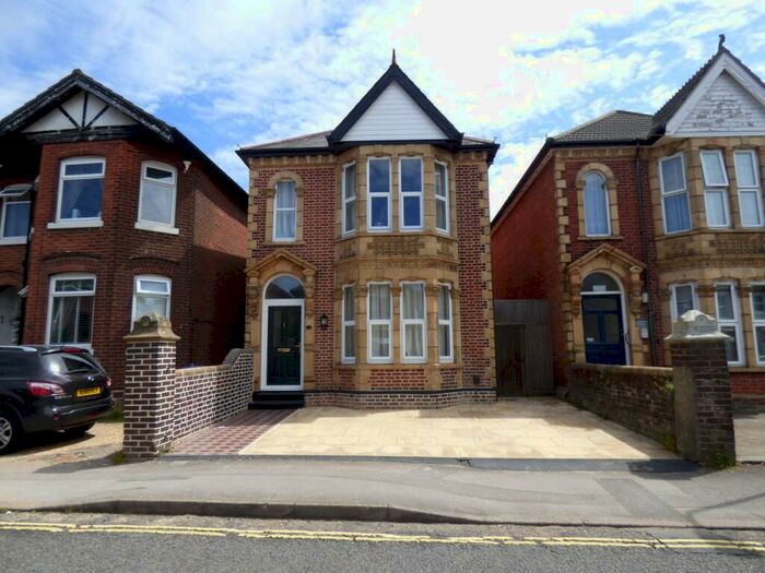 3 Bedroom Detached House To Rent In St Catherines Road, Bitterne Park, Southampton, SO18