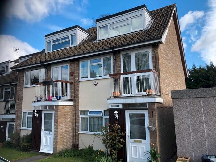 1 Bedroom Flat To Rent In Harriet Way, Bushey Heath, Hertfordshire, WD23