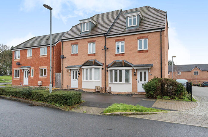 4 Bedroom Semi Detached House For Sale In Falcon Way, Bracknell, Berkshire, RG12