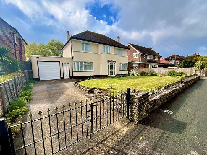 3 Bedroom Detached House For Sale In Littledown Avenue, Littledown, BH7