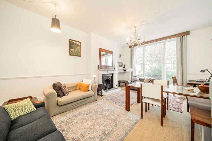 1 Bedroom Flat For Sale In Pembridge Crescent, Notting Hill, W11