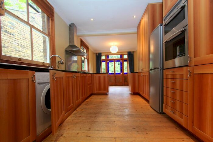 3 Bedroom Terraced House To Rent In Park Hall Road, East Finchley, N2