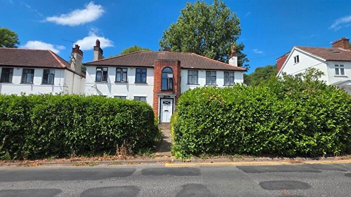 2 Bedroom Maisonette For Sale In Elms Lane, Wembley, HA0