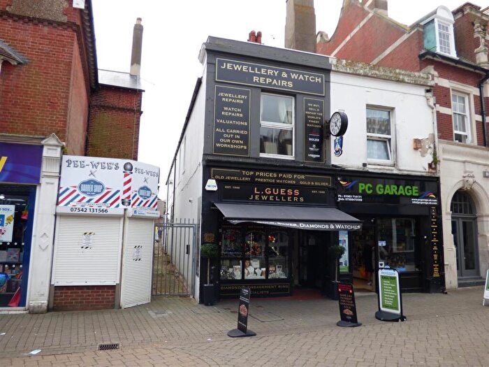 2 Bedroom Apartment To Rent In High Street, Littlehampton, BN17