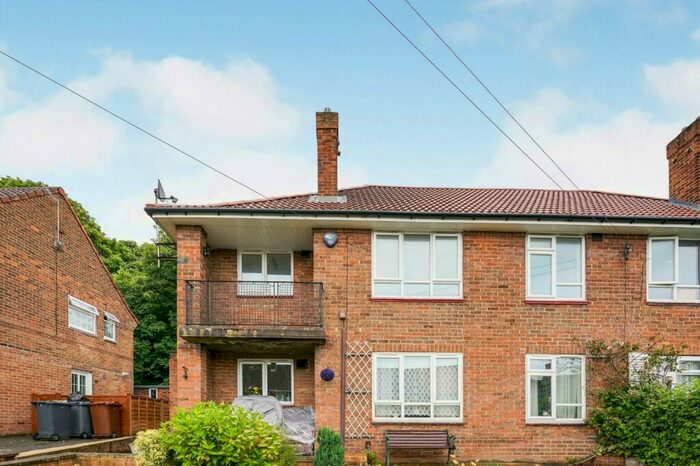 2 Bedroom Apartment To Rent In Swarcliffe Drive, Leeds, West Yorkshire, LS14