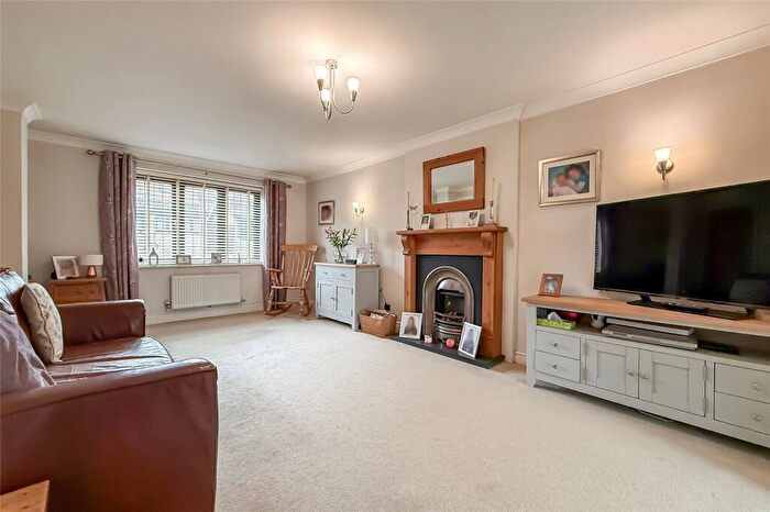 3 Bedroom Detached House For Sale In Mayfair Close, St. Albans, Hertfordshire, AL4