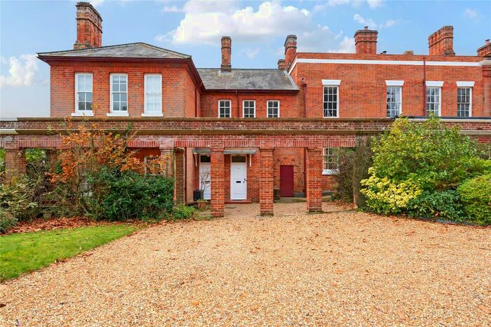 3 Bedroom Flat For Sale In Church Road, Farley Hill, Reading, Berkshire, RG7