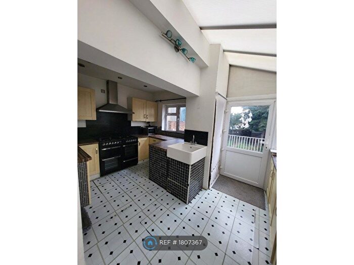 2 Bedroom Semi-Detached House To Rent In Cuxton Road, Rochester, ME2