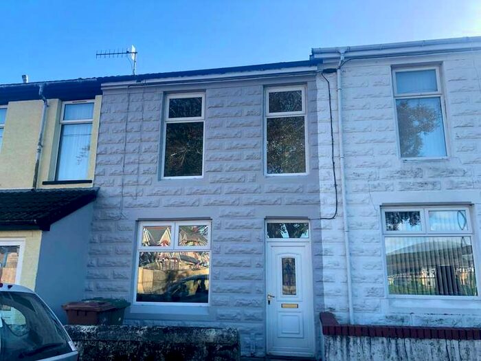 3 Bedroom Semi-Detached House To Rent In Parc-y-felin Street, Caerphilly, CF83