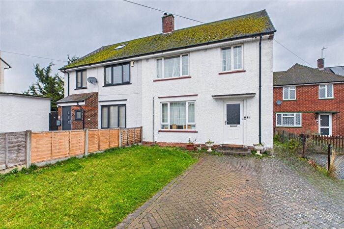 3 Bedroom Semi Detached House To Rent In Lincoln Road, Maidenhead, Berkshire, SL6