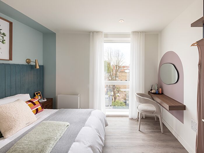 1 Bedroom Apartment For Sale In Station Approach, Woodside Park, London, N12