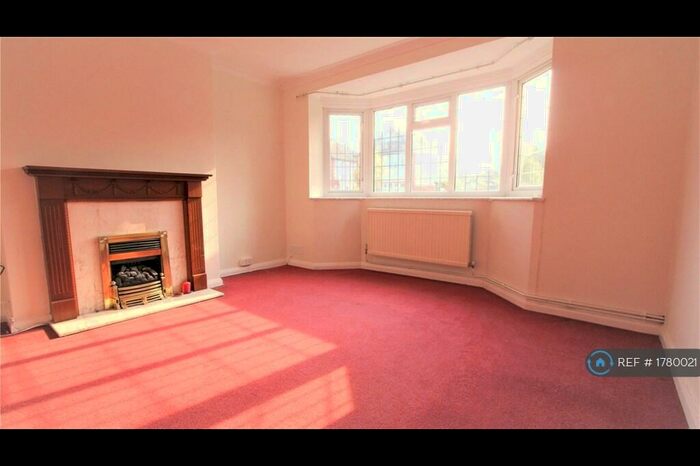 2 Bedroom Maisonette To Rent In Courtfield Avenue, Harrow, HA1