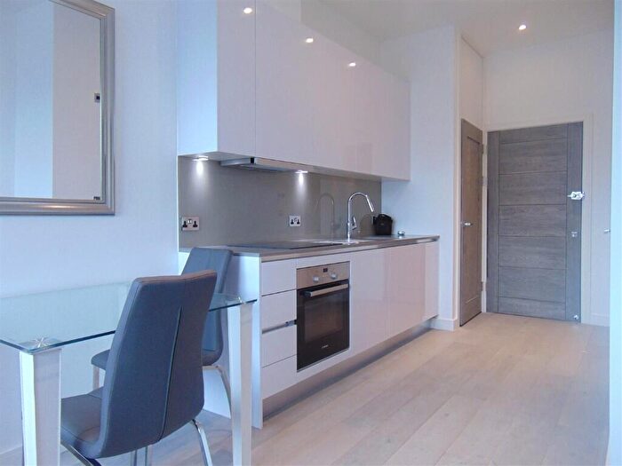 1 Bedroom Apartment To Rent In Wellington Street, Slough, Berkshire, SL1