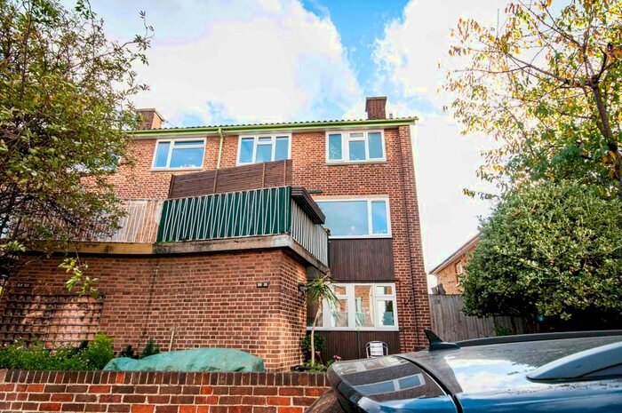 3 Bedroom Maisonette To Rent In Derwent Street, London, SE10