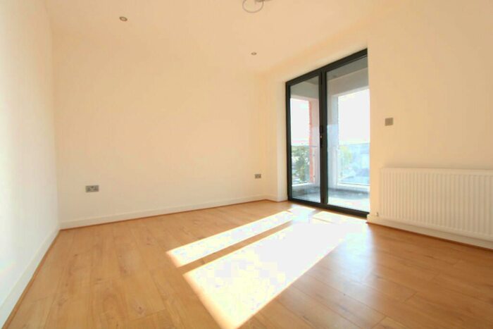 2 Bedroom Flat To Rent In Jillien Rd, Coulsdon, CR5