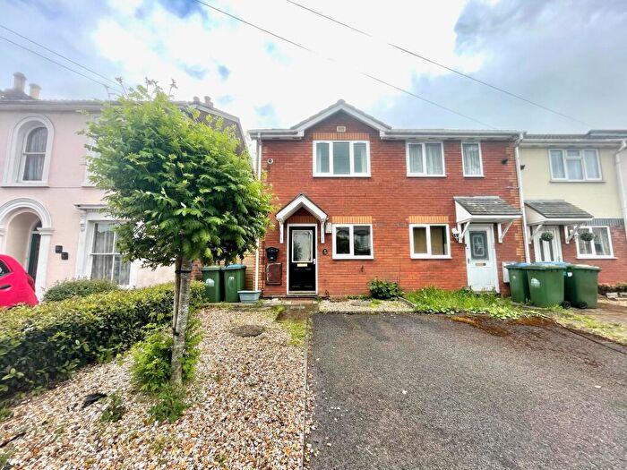 2 Bedroom House To Rent In Millbrook Road East, Central, SO15