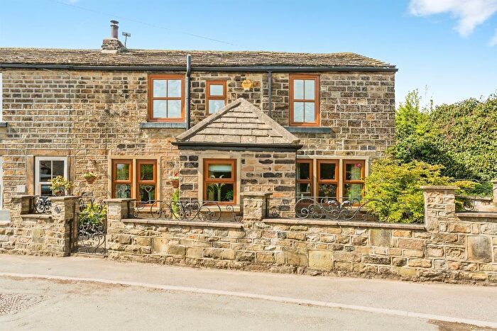 4 Bedroom Semi Detached House For Sale In Carr Lane, Middlestown, Wakefield, WF4