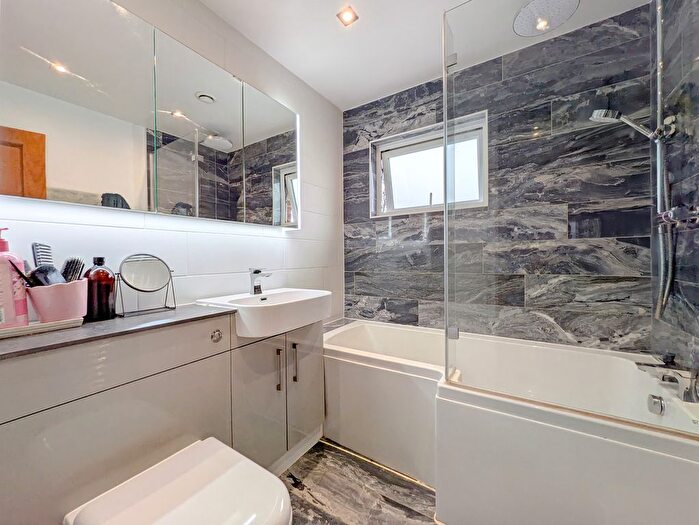 3 Bedroom Terraced House To Rent In Quaggy Walk, London, SE3