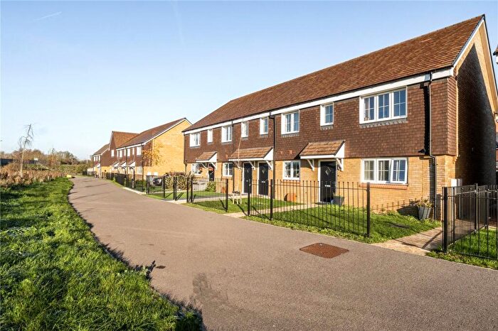 3 Bedroom End Of Terrace House For Sale In Field Mouse Walk, Calcot, Reading, RG31