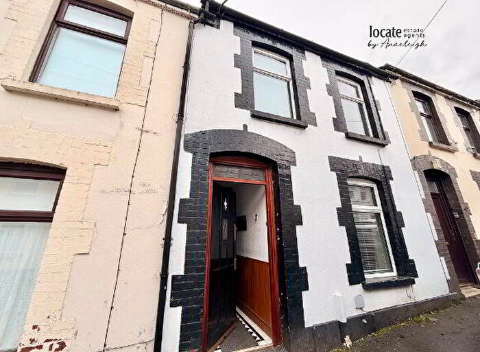 2 Bedroom Mid Terraced House For Sale In Glasgow Terrace, Derry, BT48