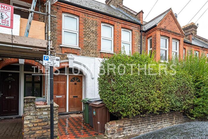 2 Bedroom Flat To Rent In Theydon Street, Walthamstow, E17