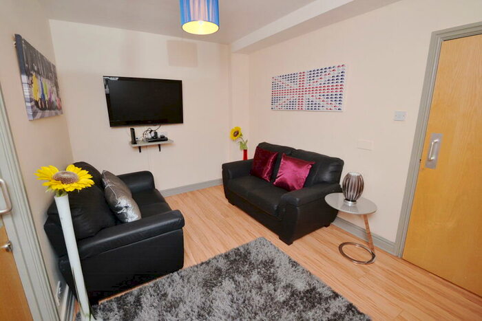 3 Bedroom Flat To Rent In Mount Hooton Road, Nottingham, NG7