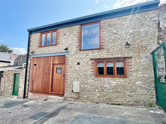 2 Bedroom Barn Conversion To Rent In Castle Hill, Axminster, EX13