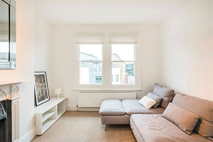 2 Bedroom Flat To Rent In The Broadway, Barnes, SW13
