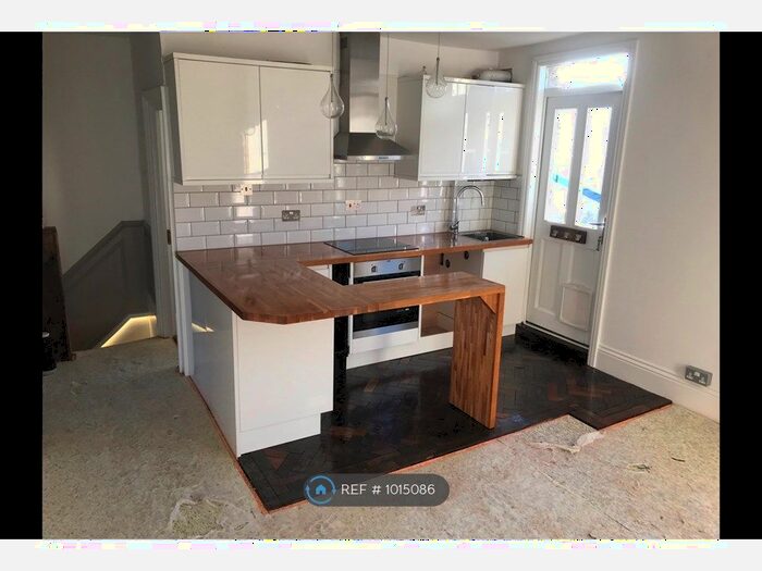 2 Bedroom Flat To Rent In Leighton Avenue, Leigh-On-Sea, SS9