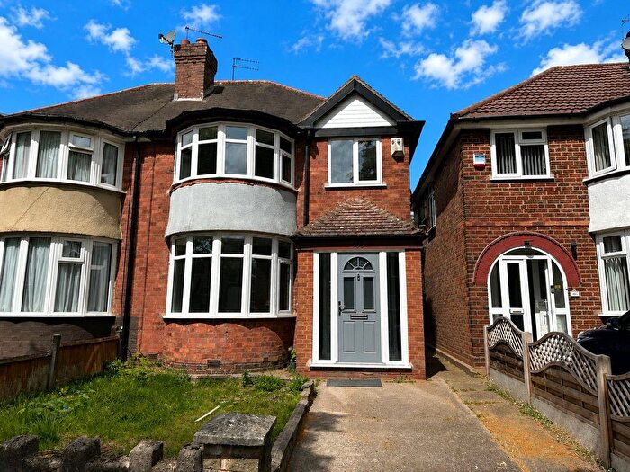 3 Bedroom Semi Detached House For Sale In Stud Lane, Birmingham, West Midlands, B33