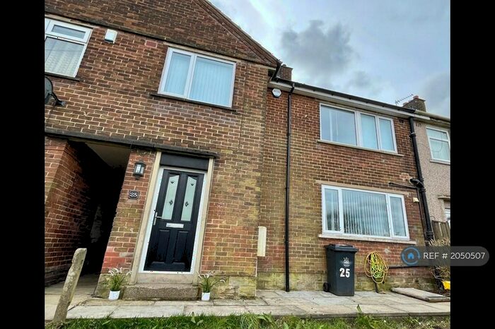 3 Bedroom Terraced House To Rent In Throxenby Way, Clayton, Bradford, BD14