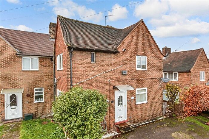 2 Bedroom Maisonette For Sale In Merebank Lane, Croydon, Surrey, CR0