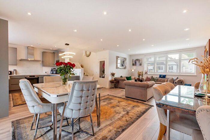 3 Bedroom Detached House For Sale In Crombie Road, Sidcup, DA15