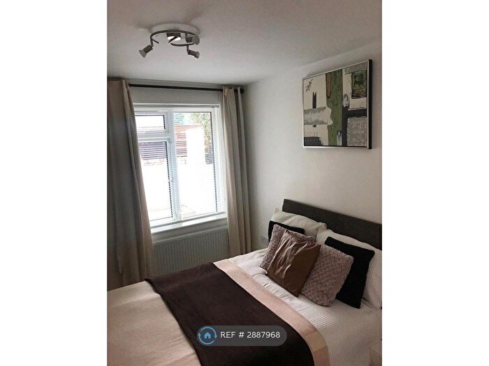 1 Bedroom Flat To Rent In Lee High Road, London, SE12