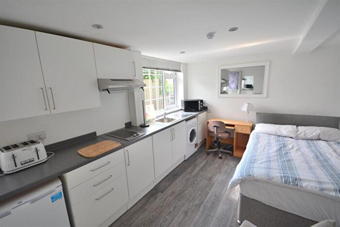 1 Bedroom Apartment To Rent In Brizlincote Lane, Burton-On-Trent, DE15