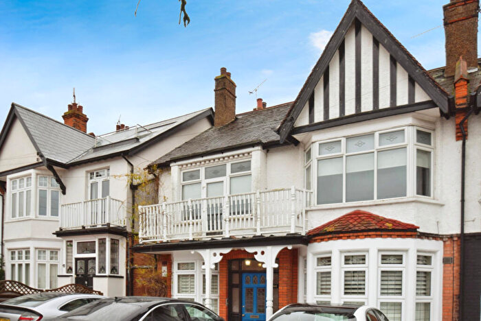 3 Bedroom Flat To Rent In Crowstone Avenue, Westcliff-on-Sea, SS0