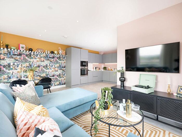 2 Bedroom Flat For Sale In Newmarket Road, Teversham, Cambridge, CB5