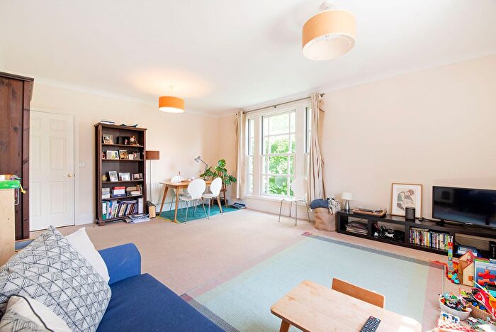 2 Bedroom Flat To Rent In Queensbridge Road, London Fields, E8