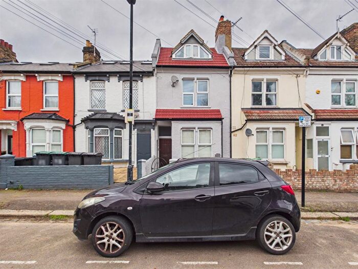 2 Bedroom Flat For Sale In Townsend Road, London, N15