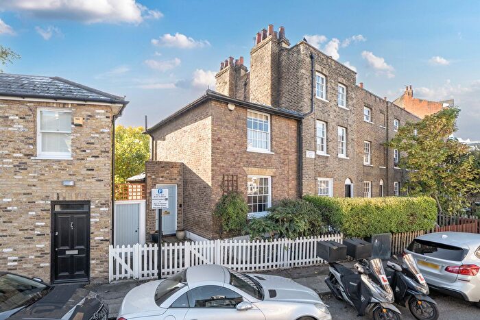 2 Bedroom End Terrace House For Sale In Old Woolwich Road, London, SE10